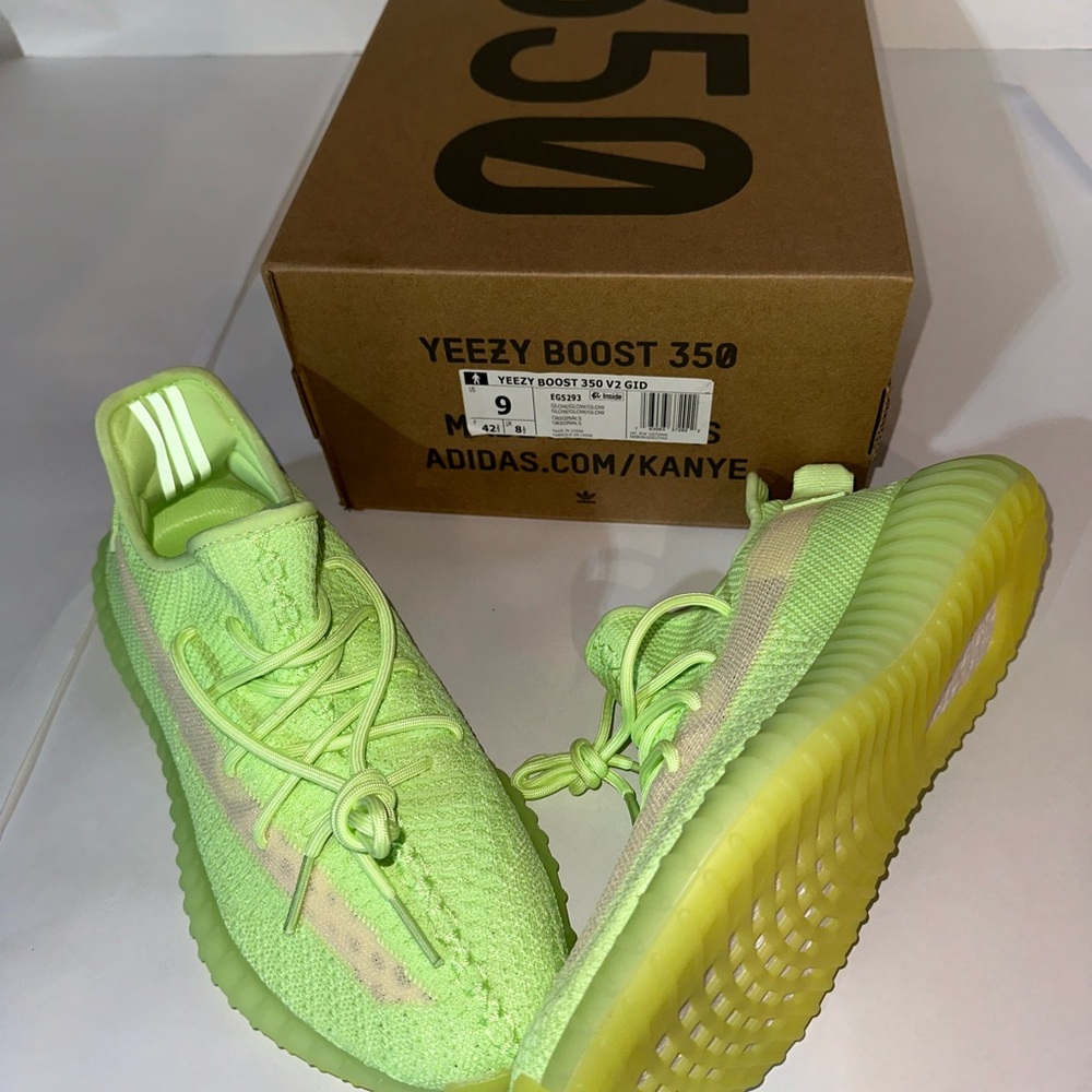 Adidas Yeezy Boost 350 V2 Glow in Dark Neon Green NEW - Picture 2 of 9